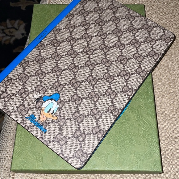 New authentic Gucci x /dismey Donald Duck notebook - Picture 5 of 11